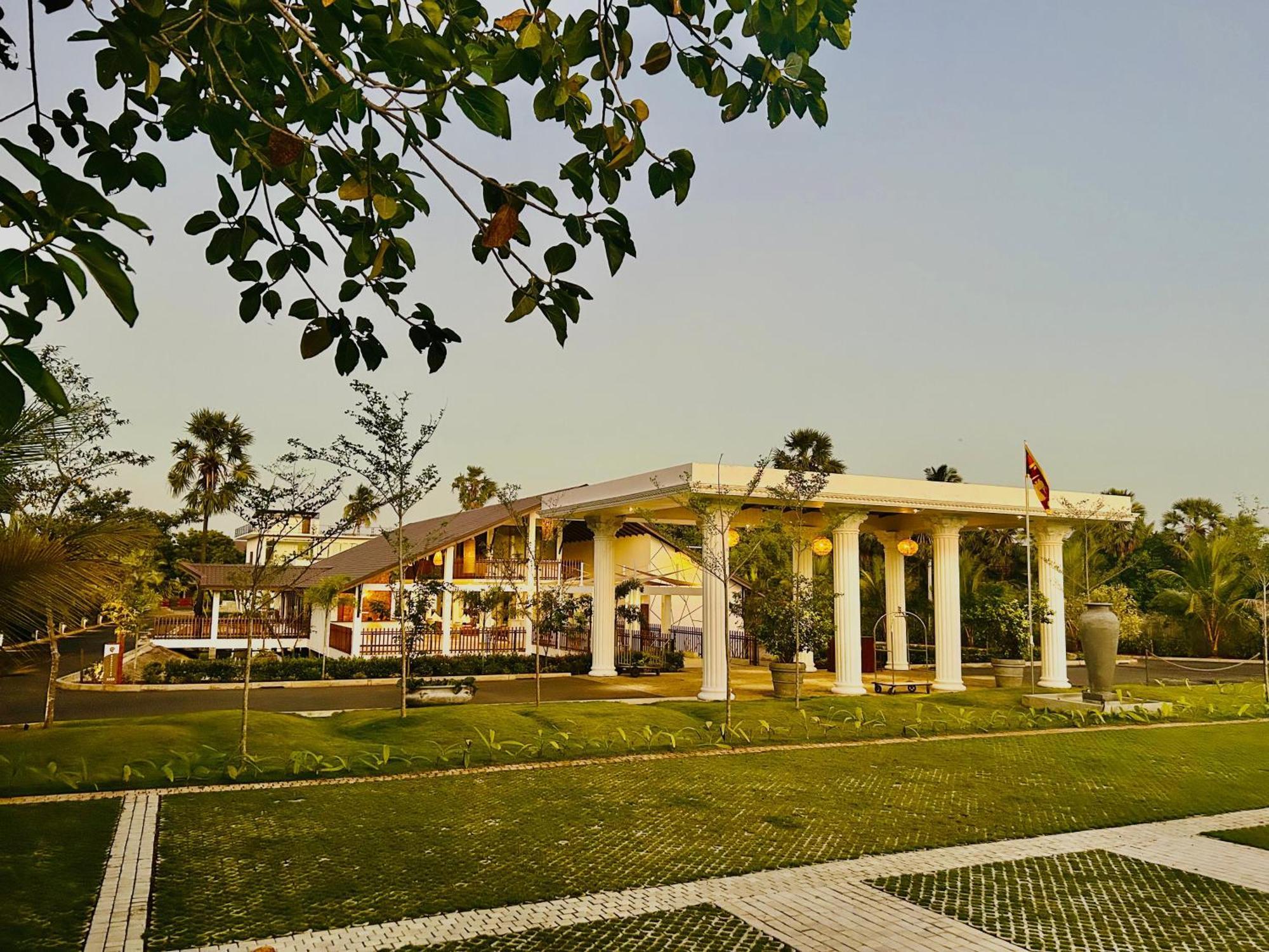 Uppuveli Beach By Dsk Trincomalee Extérieur photo